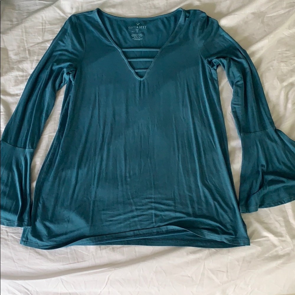 American Eagle Long Sleeve T